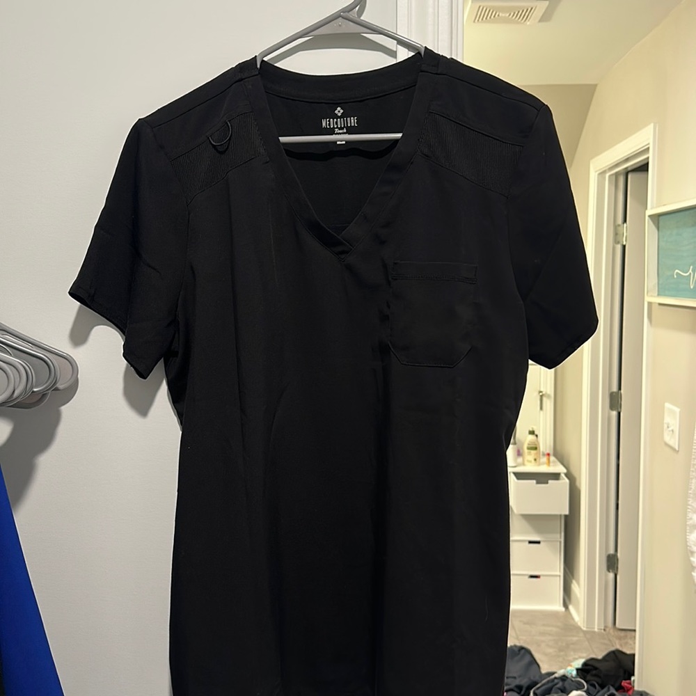 Medcouture Touch One Pocket Scrub Top